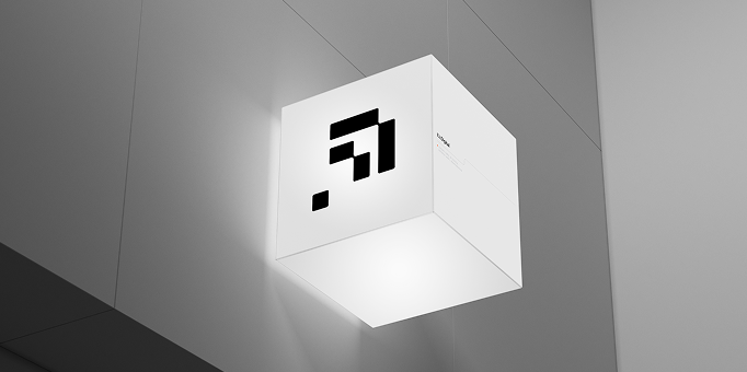 Un cubo de marca iluminado suspendido en una sala oscura.